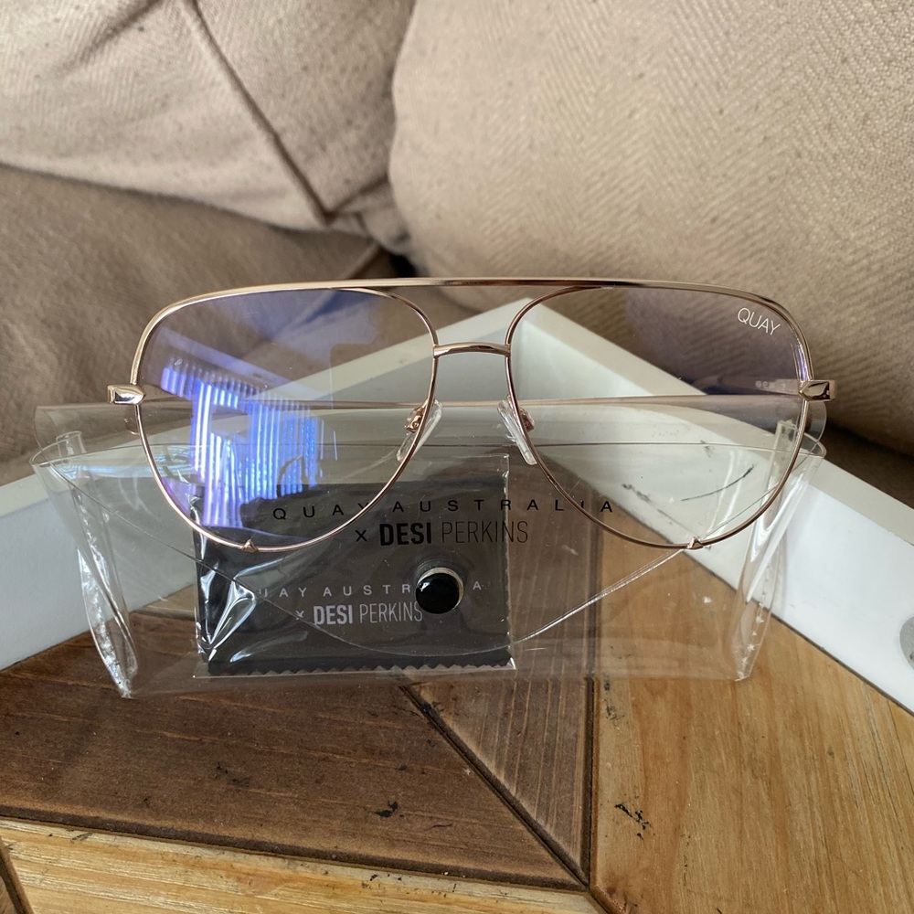 Quay X Desi Perkins High Key Mini Blue Light